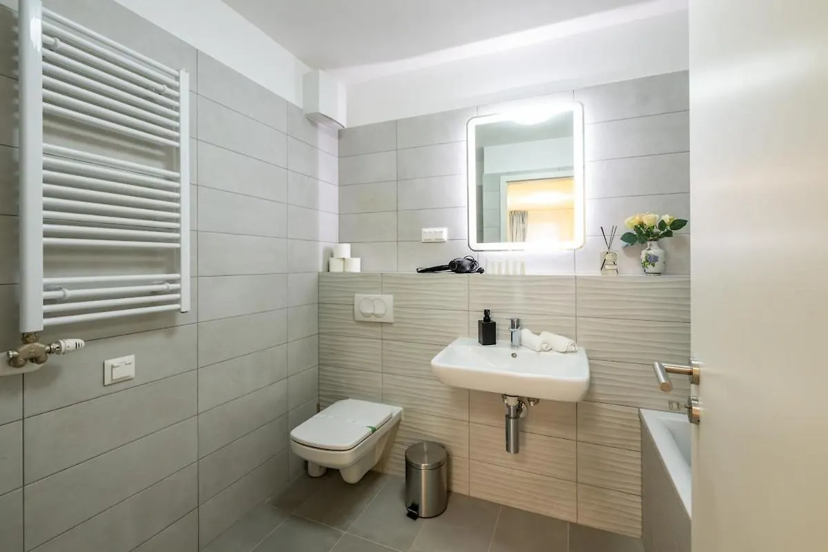 Central Premium Condo Budapest 0*,