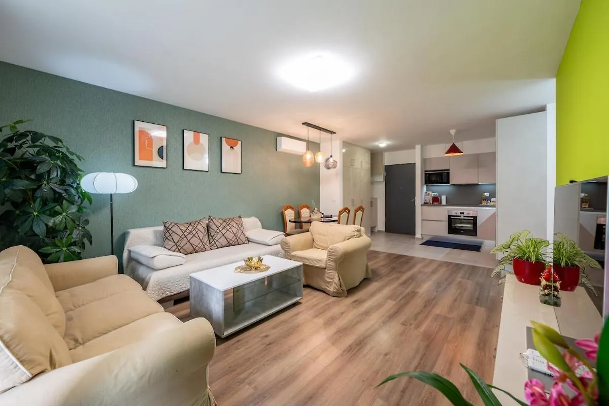 Central Premium Condo Budapest 0*,